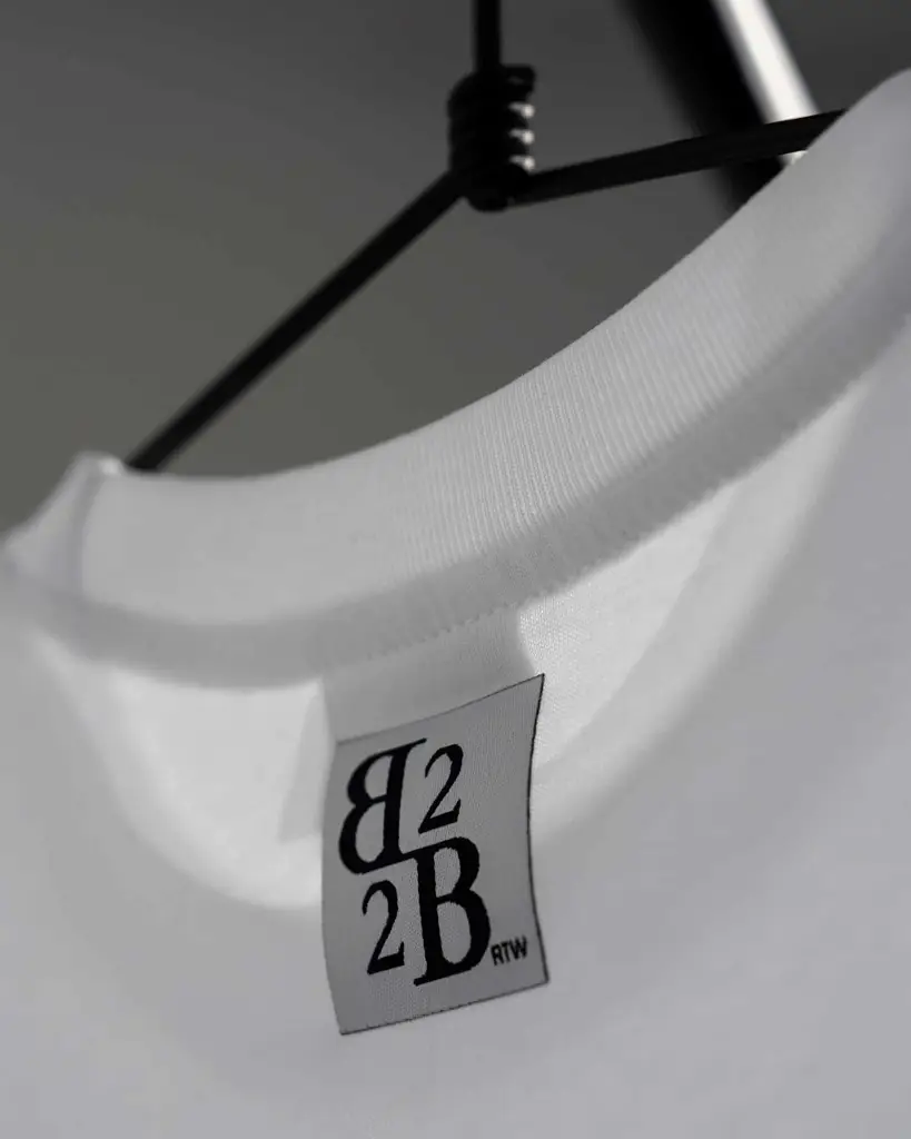 T-Shirt White Shadow — Preview 4
